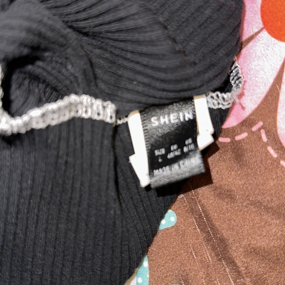 SHEIN Ribbed Cropped Tank - Picture 4 of 5